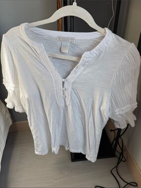 Design History White Short Puff Sleeve Henley Blouse